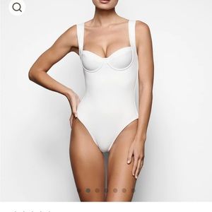 SKIMS SHAPING SWIM UNDERWIRE ONE PIECE